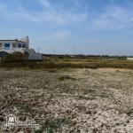 أراضي مطلة على البحر tél 26122779