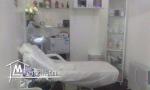 للكراء محل شاسع للحلاقة و التجميل