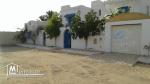 V27 : A VENDRE UNE SPACIEUSE VILLA S+4 EN ZONE URBAINE A HOUMET SOUK DJERBA