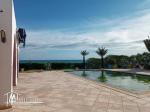 Villa pied dans l'eau avec piscine