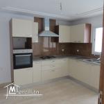 S+2 (132m2) en RDC avec Jardin (64m2) à Ennasr 2 + Parking