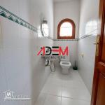 Une jolie villa avec jardin et garage