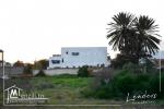 A vendre un beau terrain viabilisé, qui sis à La Soukra /27 246 349