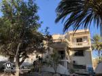 Villa à l'angle de deux rues de 803 m2 sise à cité Hached 1
