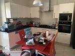 À vendre un luxueux duplex avec un grand jardin