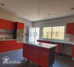 Villa avec un duplex et de 2 locaux commerciaux