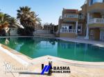 Une luxueuse villa s+4 pied dans l'eau à louer située à chatt mariem