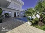 une villa neuve  s5 à la soukra avec piscine
