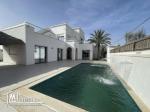 Jolie villa suite et 2 chambres avec piscine à débordement avec cascade à 5 min de la mer