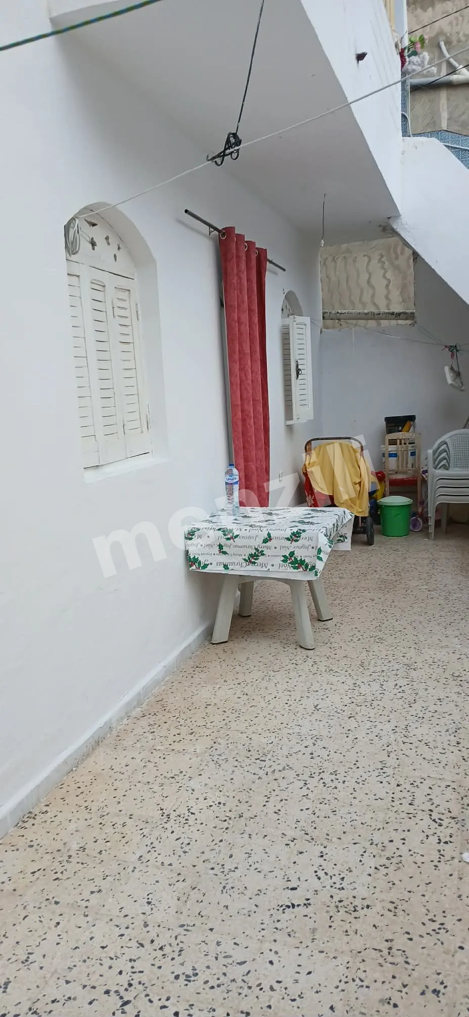 À vendre – Maison avec terrasse et garage à Dar Fadhal, La Soukra