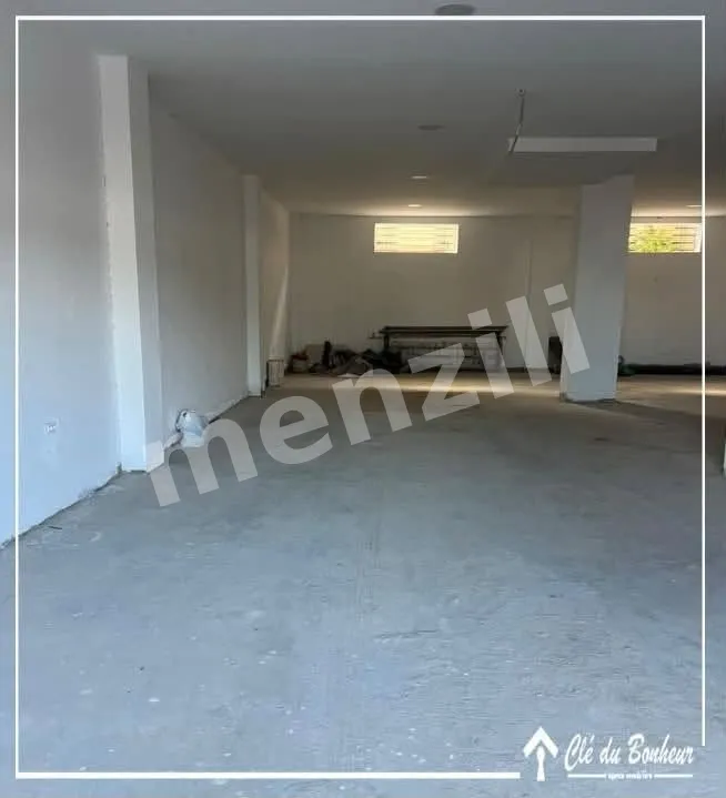 À vendre – 2 locaux commerciaux sur la rue principale de Sidi Sofiène