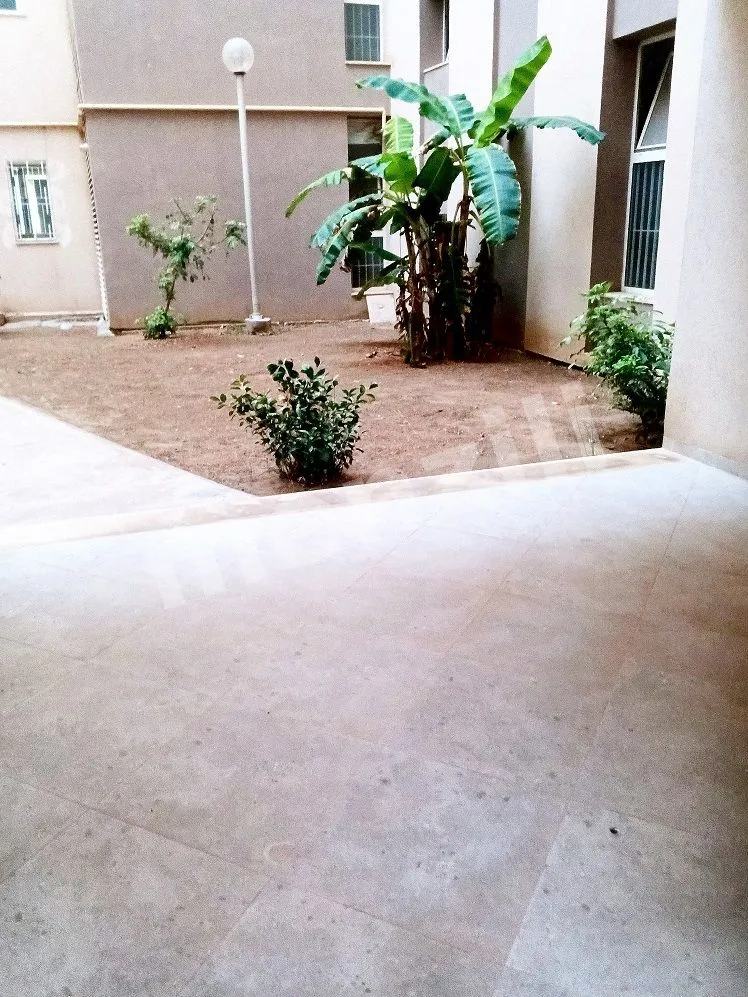 À louer – Appartement S+2 avec parking privé à El Mourouj 6