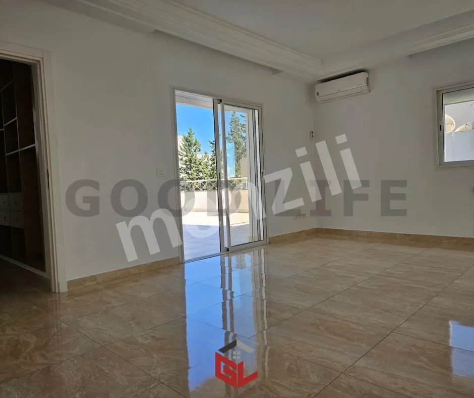 A vendre un appartement en s+4 rénové à Menzah 4