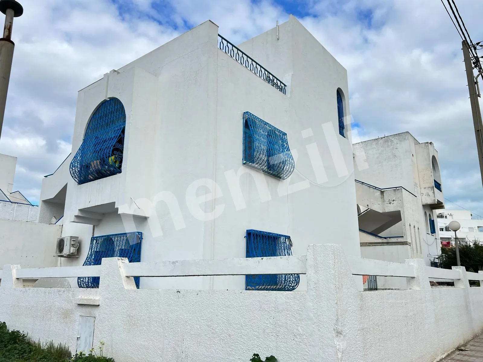 Appartement S+2 à rénover à vendre à Choucha, Cité Al Hana